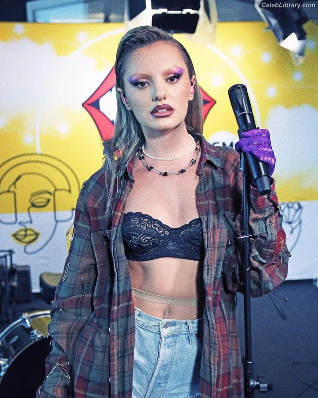 Alexandra Stan photo 1 of 1532