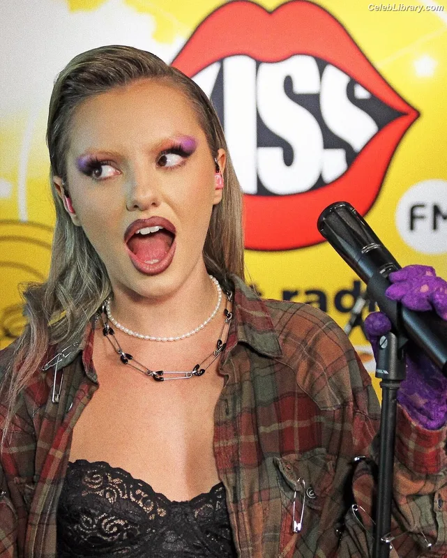 Alexandra Stan photo 2 of 1532
