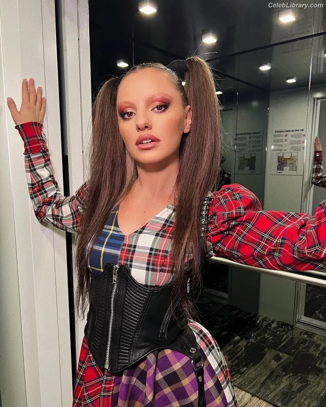 Alexandra Stan photo 3 of 1532