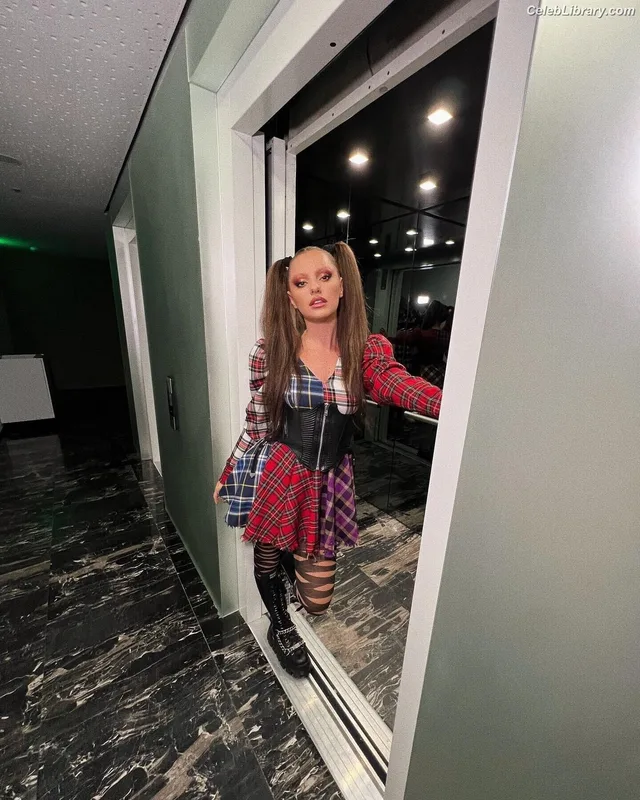 Alexandra Stan photo 4 of 1532