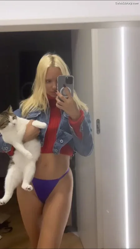 Alexandra Stan photo 9 of 1532