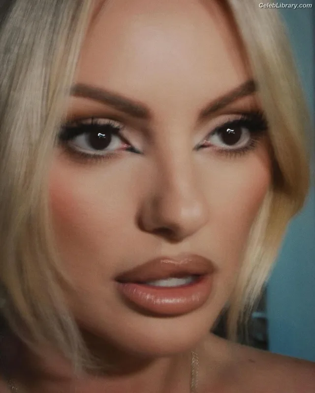 Alexandra Stan photo 5 of 1532