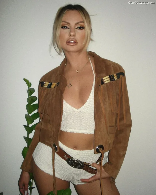 Alexandra Stan photo 9 of 1532
