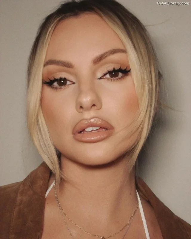 Alexandra Stan photo 10 of 1532