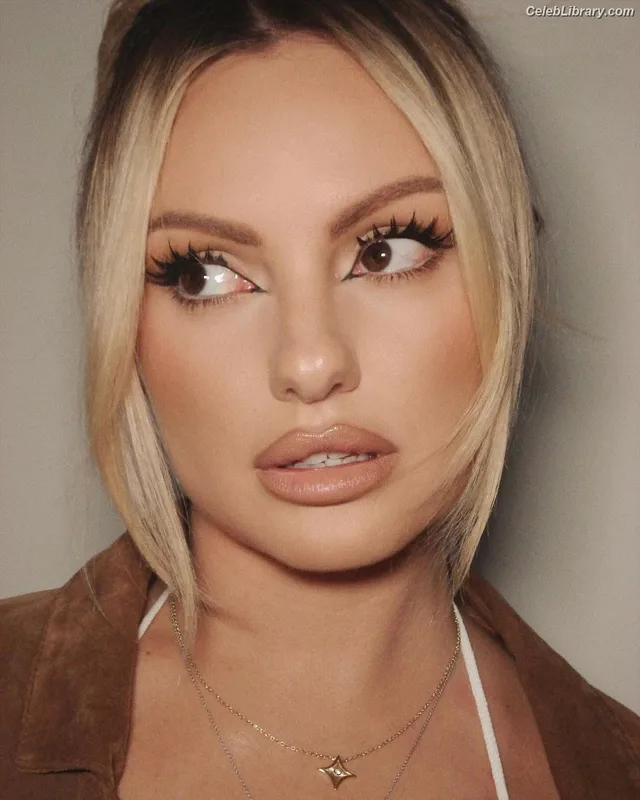 Alexandra Stan photo 11 of 1532