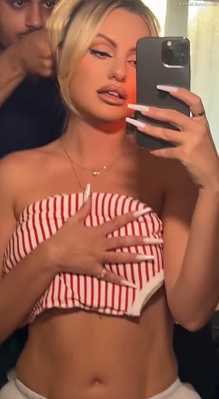 Alexandra Stan photo 4 of 1532