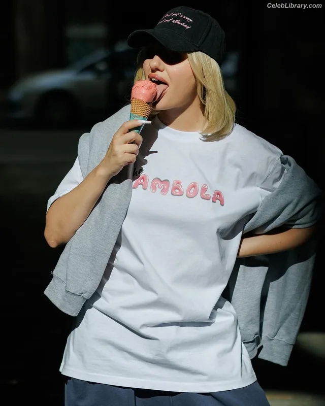 Alexandra Stan photo 11 of 1532