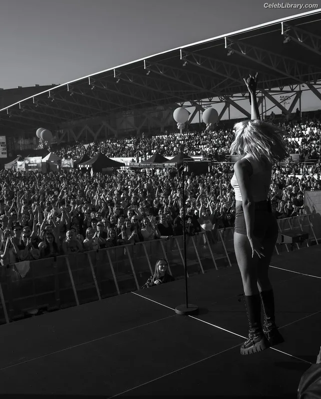 Alexandra Stan photo 11 of 1532