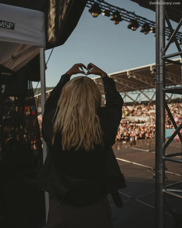 Alexandra Stan photo 12 of 1532