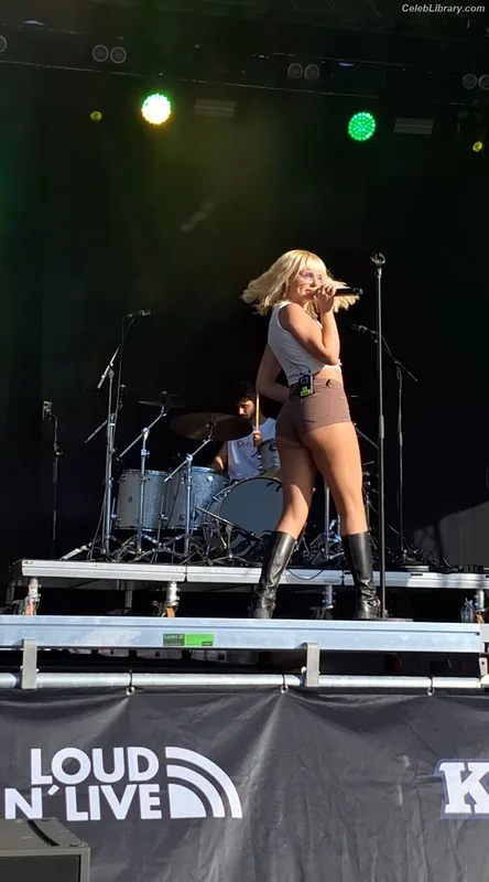 Alexandra Stan photo 20 of 1532