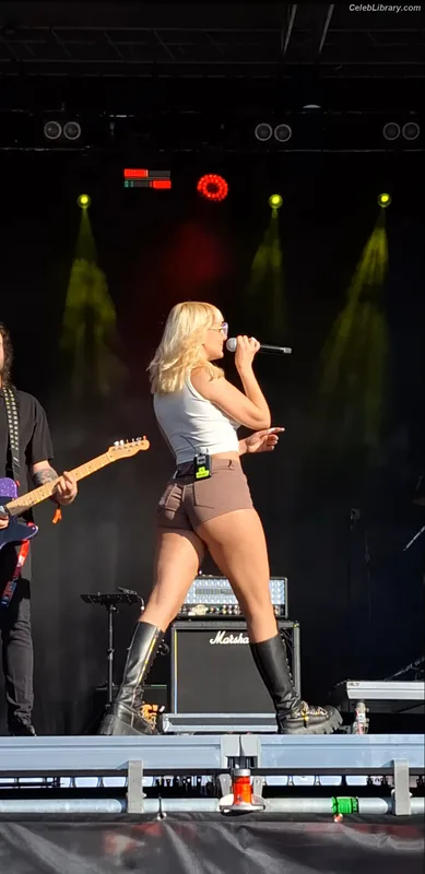 Alexandra Stan photo 21 of 1532