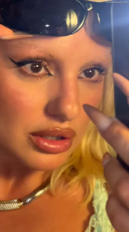 Alexandra Stan photo 11 of 1532