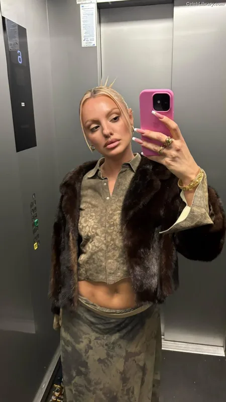 Alexandra Stan photo 11 of 1532