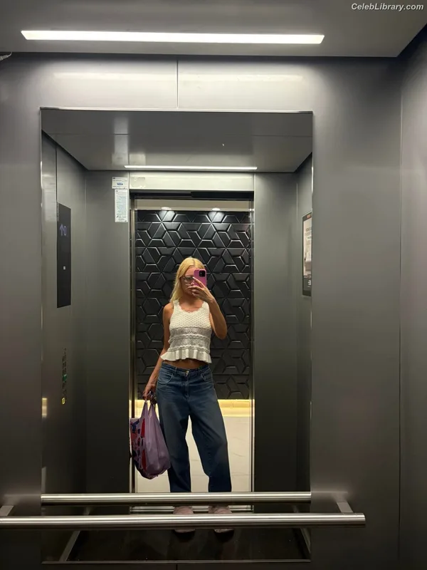 Alexandra Stan photo 15 of 1532