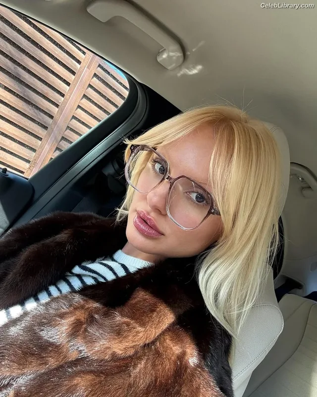 Alexandra Stan photo 3 of 1532