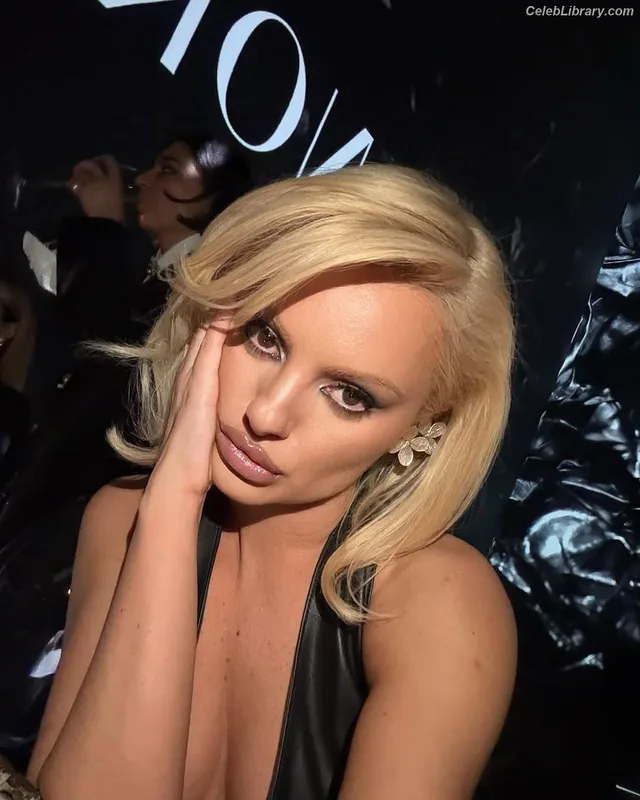 Alexandra Stan photo 12 of 1532