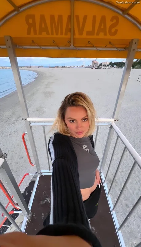 Alexandra Stan photo 15 of 1532