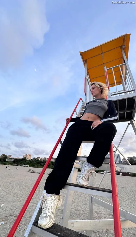 Alexandra Stan photo 16 of 1532