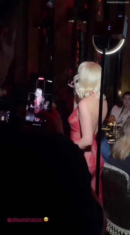 Alexandra Stan photo 2 of 1532