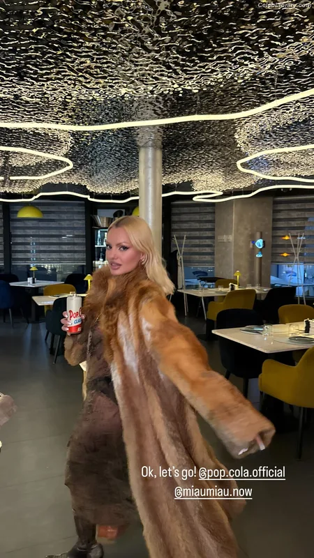 Alexandra Stan photo 9 of 1532