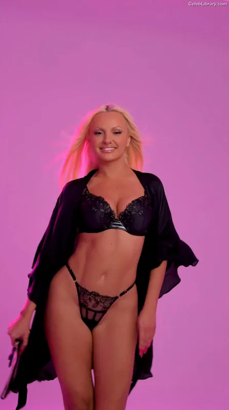 Alexandra Stan photo 11 of 1532