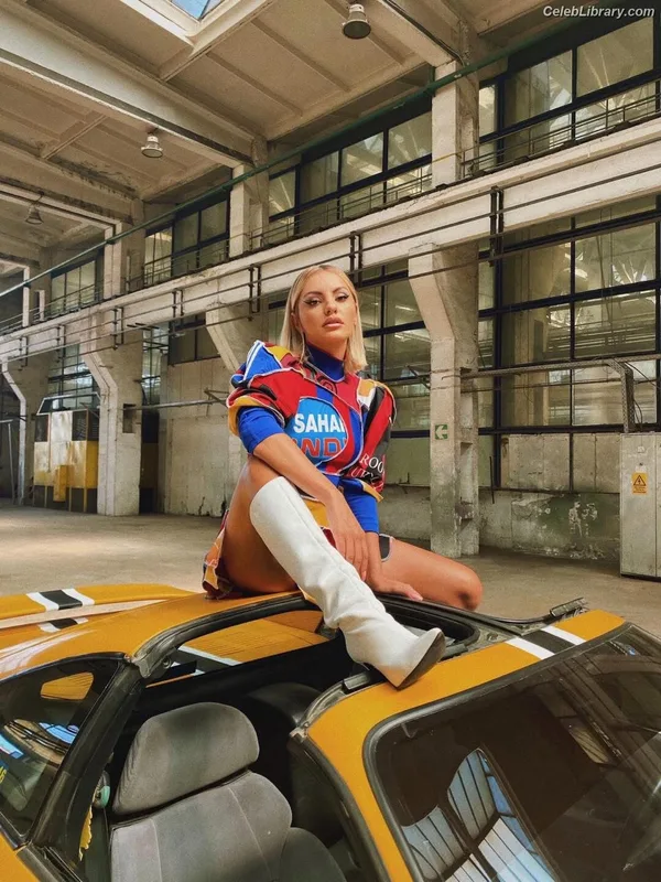 Alexandra Stan photo 21 of 1532