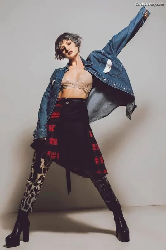 Alexandra Stan photo 14 of 1532