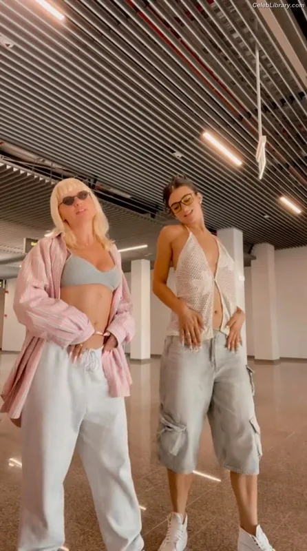 Alexandra Stan photo 4 of 1532