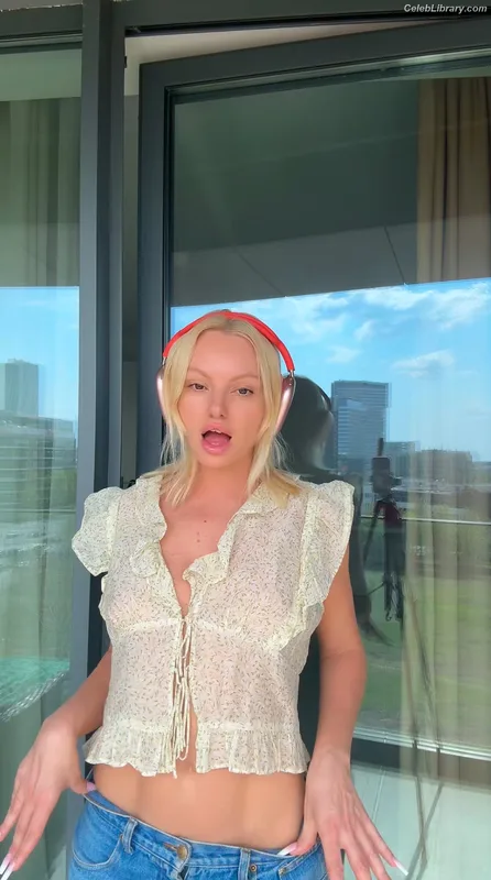 Alexandra Stan photo 9 of 1532