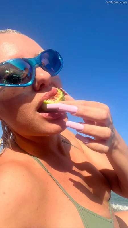 Alexandra Stan photo 8 of 1532
