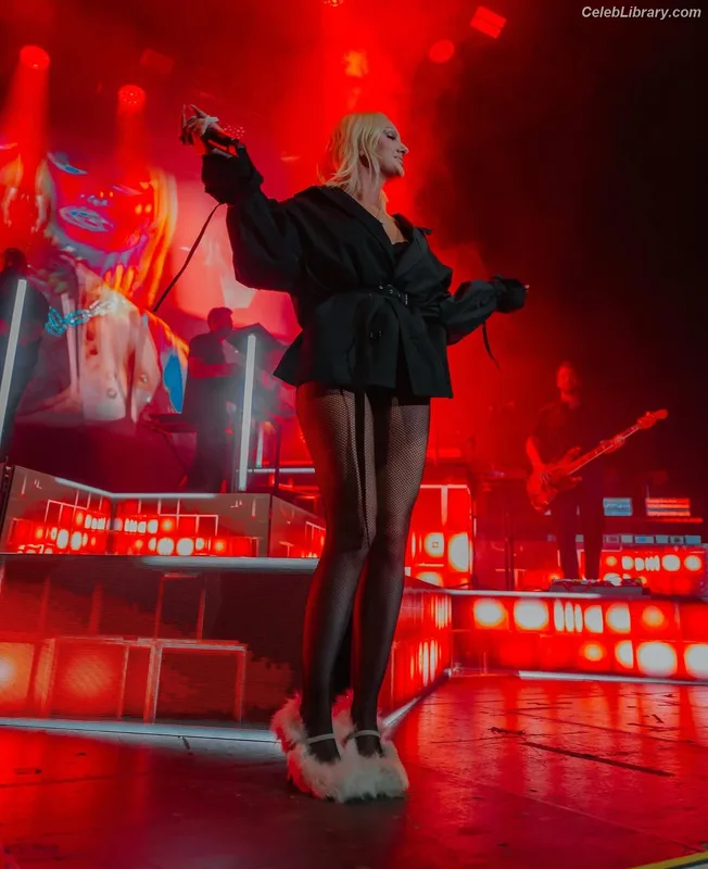 Alexandra Stan photo 4 of 1532
