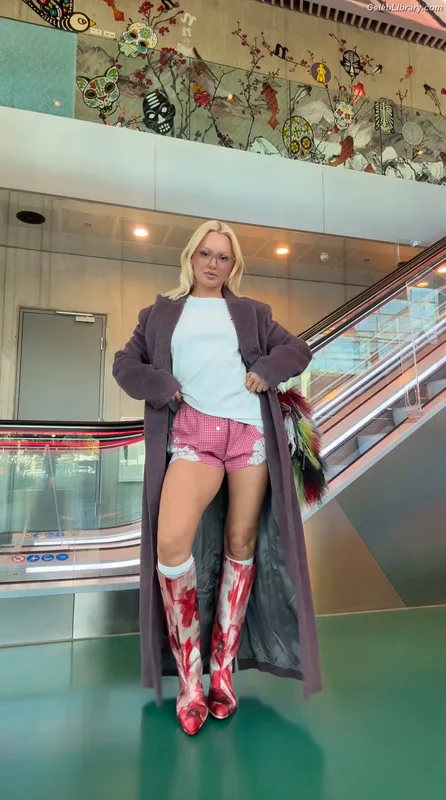 Alexandra Stan photo 21 of 1532