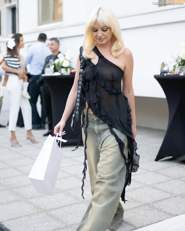 Alexandra Stan photo 22 of 1532
