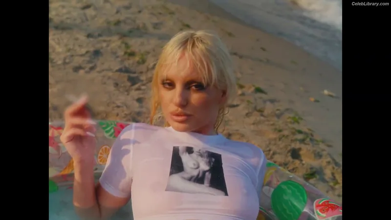 Alexandra Stan photo 8 of 1532