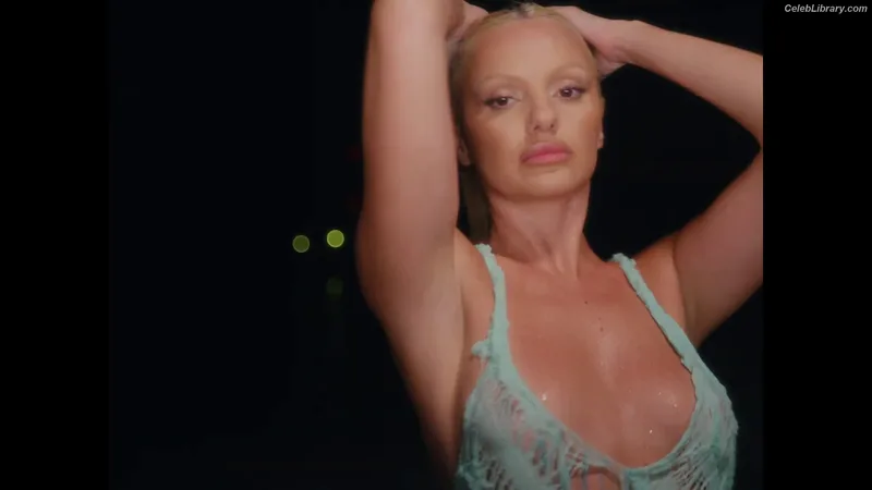 Alexandra Stan photo 15 of 1532