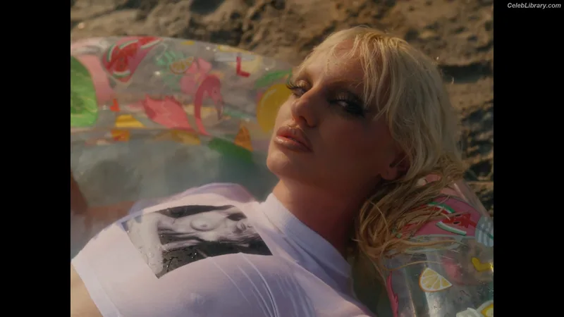 Alexandra Stan photo 17 of 1532