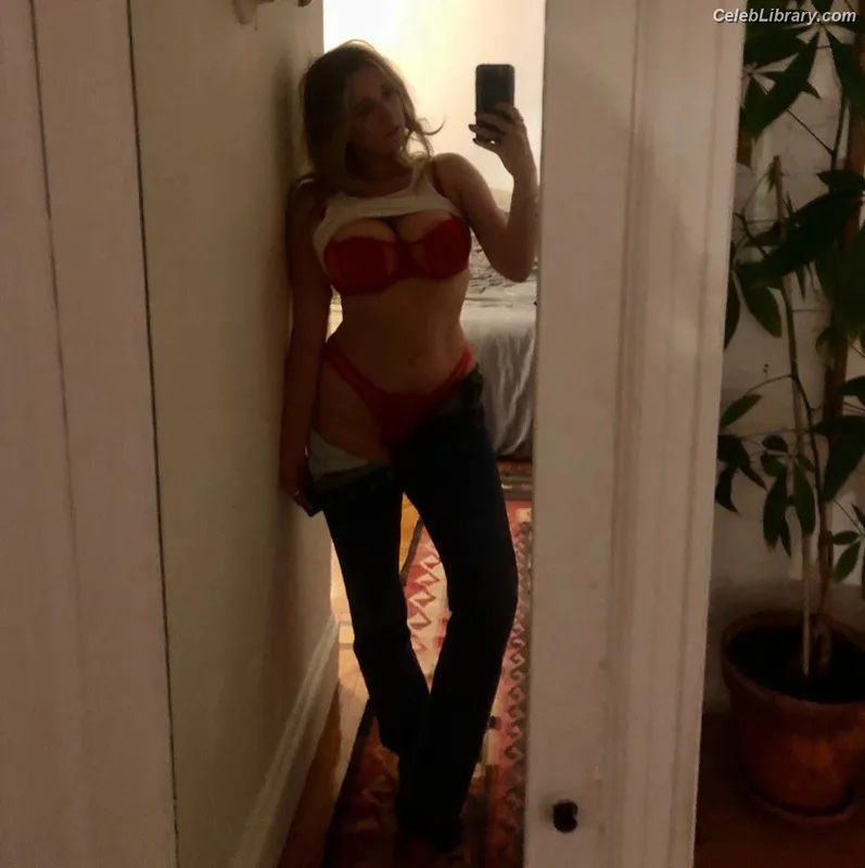 Alexandra Vreeland photo 4 of 77