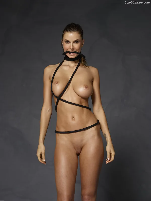 Alexandra Zimny Perrier photo 1 of 44