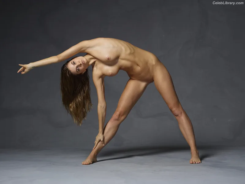 Alexandra Zimny Perrier photo 9 of 44
