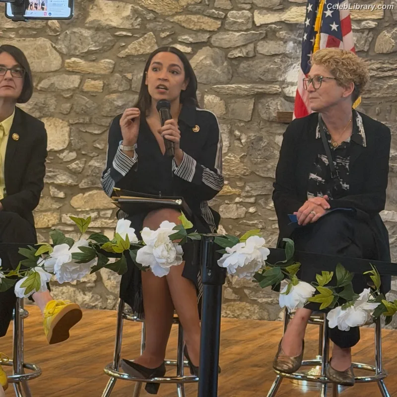 Alexandria Ocasio-Cortez AOC photo 11 of 884