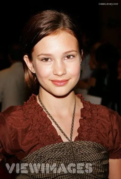 Alexia Fast photo 15 of 60