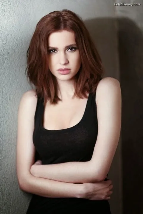 Alexia Fast photo 13 of 60