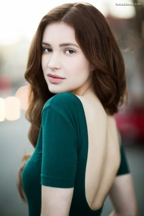 Alexia Fast photo 14 of 60