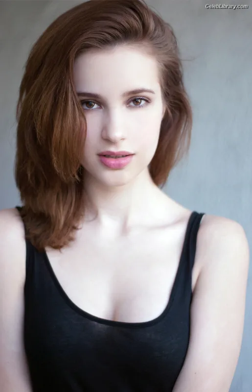 Alexia Fast photo 8 of 60