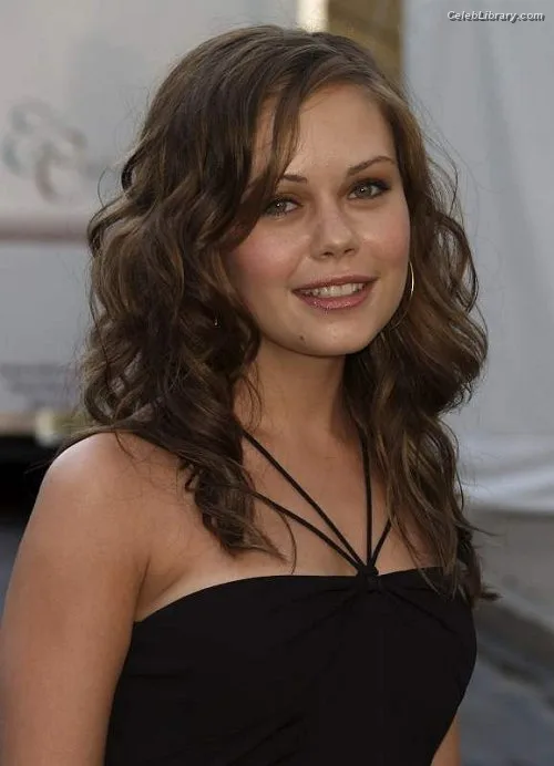 Alexis Dziena photo 19 of 98