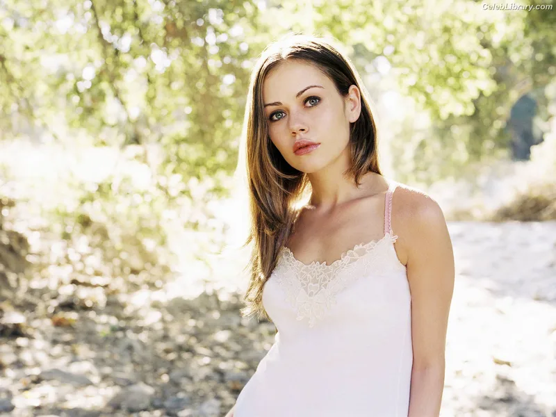 Alexis Dziena photo 9 of 98