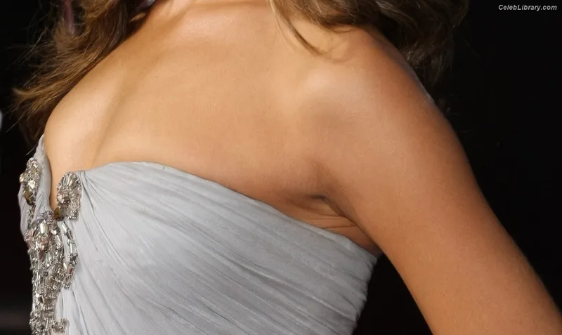 Alexis Dziena photo 14 of 98