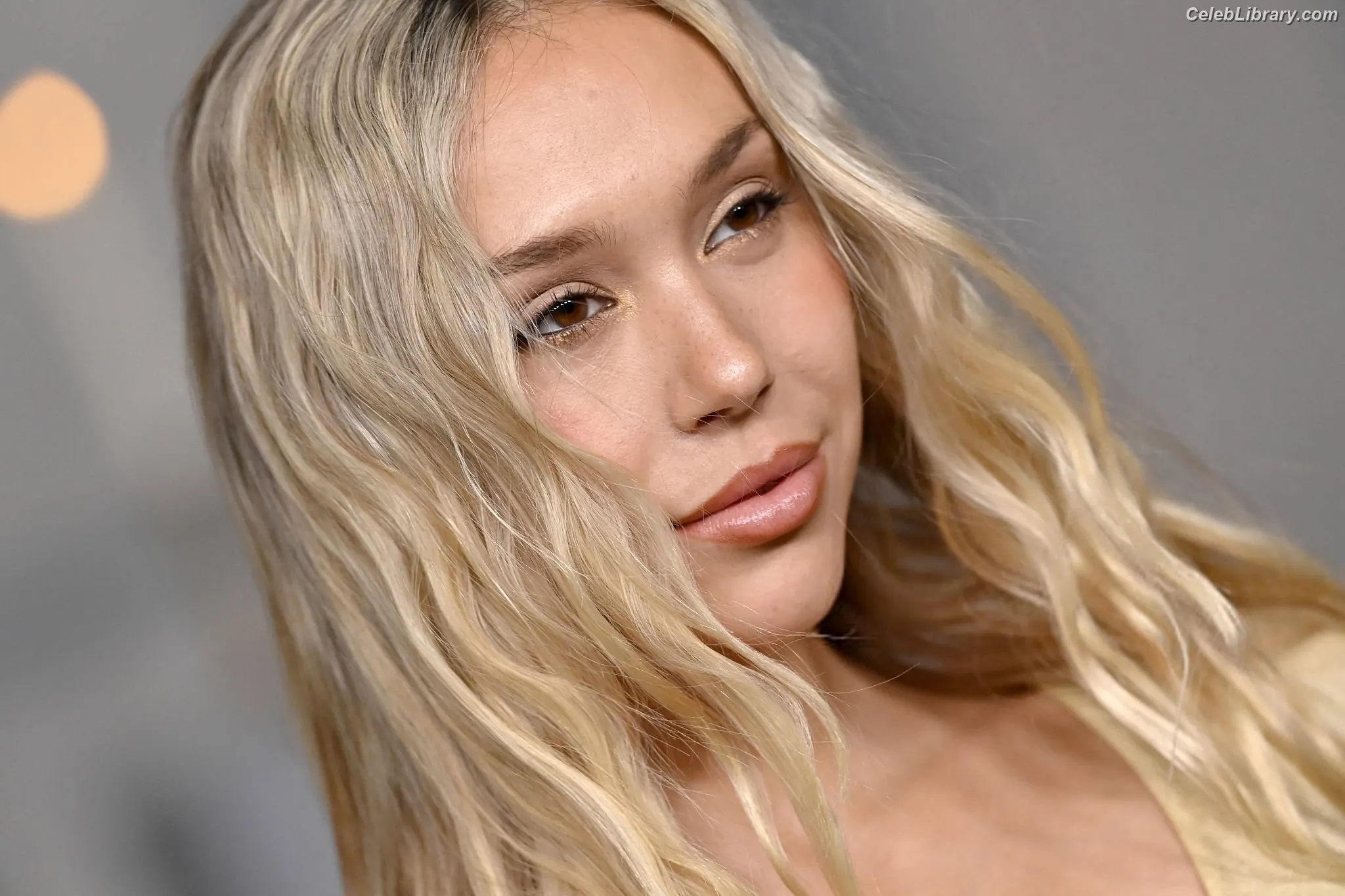 Alexis Ren photo 12 of 1133