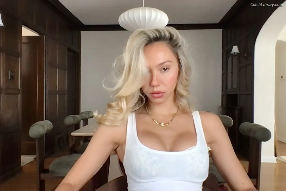Alexis Ren photo 22 of 1133