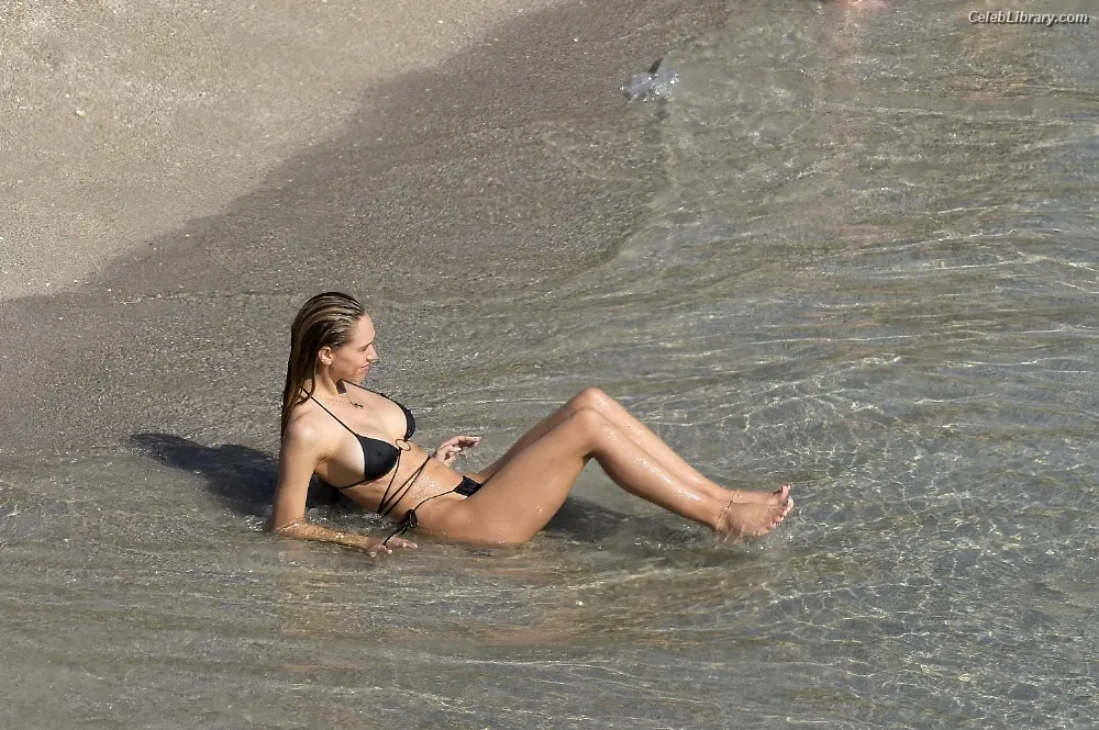 Alexis Ren photo 23 of 1133